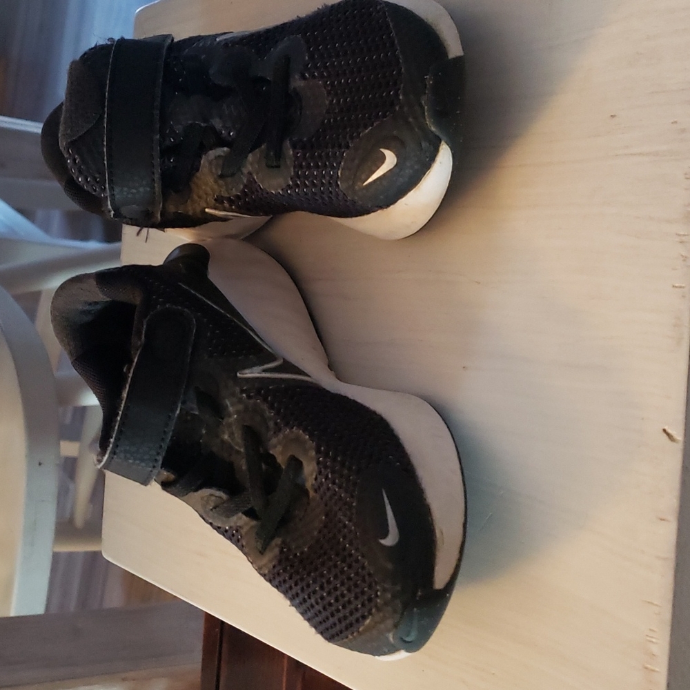 Boys Nike renews size 12c